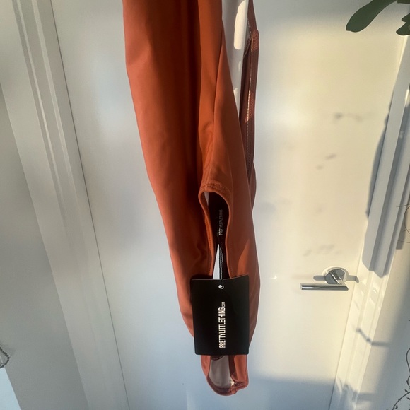 Pretty Little Thing Swimsuit Size US 8 - Picture 2 of 3